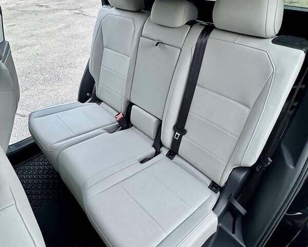 Чорний Фольксваген Тігуан, об'ємом двигуна 2 л та пробігом 74 тис. км за 19900 $, фото 23 на Automoto.ua