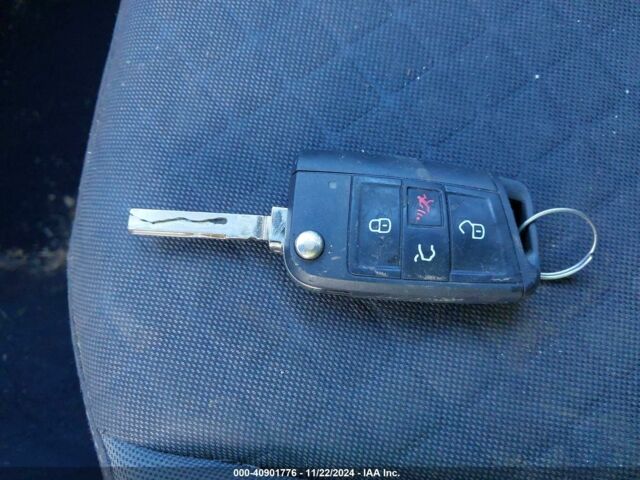 Чорний Фольксваген Тігуан, об'ємом двигуна 2 л та пробігом 115 тис. км за 10100 $, фото 10 на Automoto.ua