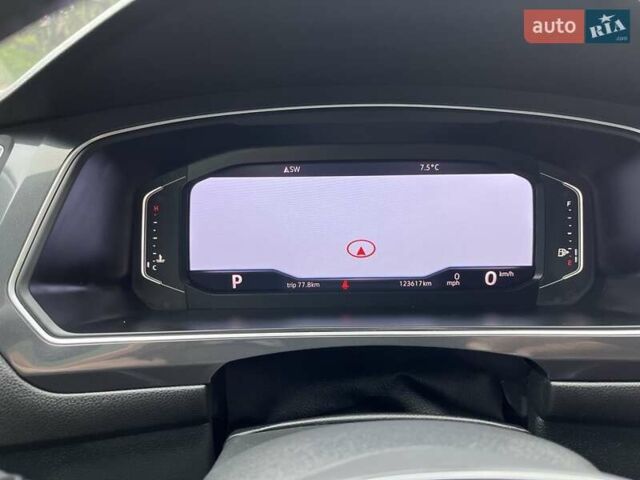 Чорний Фольксваген Тігуан, об'ємом двигуна 2 л та пробігом 124 тис. км за 19500 $, фото 56 на Automoto.ua