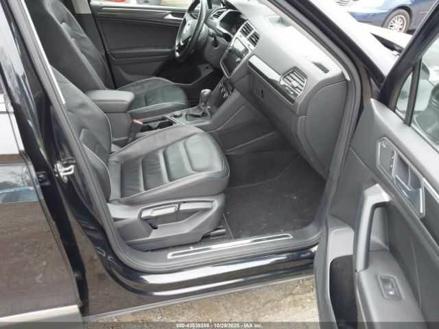 Черный Фольксваген Тигуан, объемом двигателя 2 л и пробегом 42 тыс. км за 14000 $, фото 4 на Automoto.ua