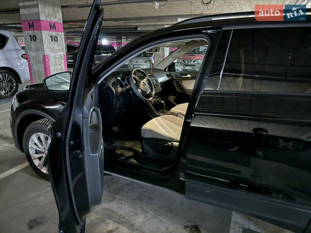 Черный Фольксваген Тигуан, объемом двигателя 2 л и пробегом 55 тыс. км за 19800 $, фото 4 на Automoto.ua