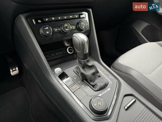 Фольксваген Тигуан 2019 в Киеве на Automoto.ua Черный Фольксваген Тигуан, объемом двигателя 2 л и пробегом 120 тыс. км за 32799 $, фото 81 на Automoto.ua