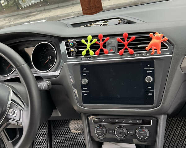 Черный Фольксваген Тигуан, объемом двигателя 2 л и пробегом 130 тыс. км за 18500 $, фото 9 на Automoto.ua