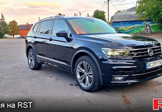 Чорний Фольксваген Тігуан, об'ємом двигуна 2 л та пробігом 237 тис. км за 27900 $, фото 1 на Automoto.ua