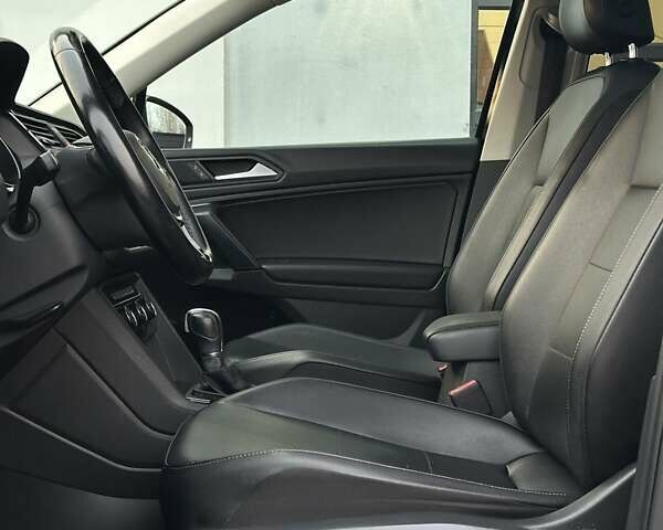 Чорний Фольксваген Тігуан, об'ємом двигуна 2 л та пробігом 200 тис. км за 15900 $, фото 33 на Automoto.ua