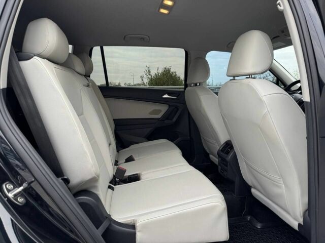 Чорний Фольксваген Тігуан, об'ємом двигуна 2 л та пробігом 117 тис. км за 19650 $, фото 18 на Automoto.ua