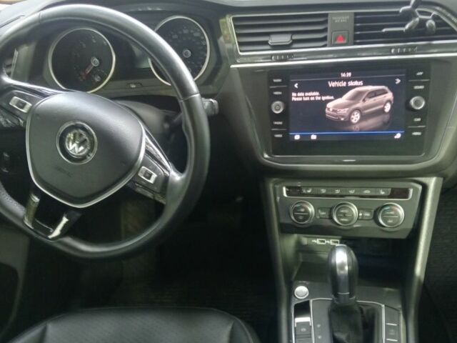 Черный Фольксваген Тигуан, объемом двигателя 2 л и пробегом 122 тыс. км за 19100 $, фото 4 на Automoto.ua