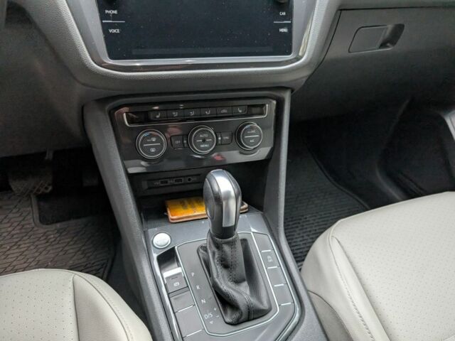 Черный Фольксваген Тигуан, объемом двигателя 2 л и пробегом 53 тыс. км за 20000 $, фото 18 на Automoto.ua