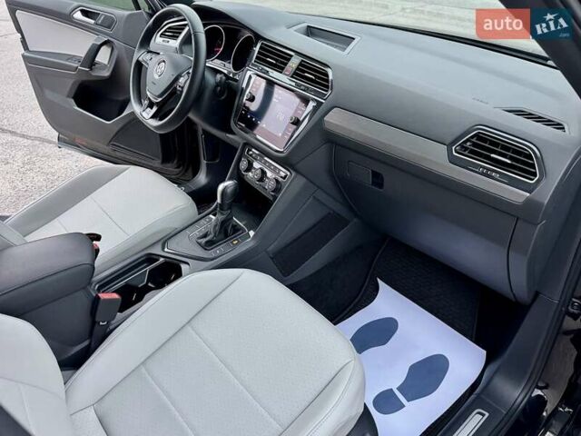 Чорний Фольксваген Тігуан, об'ємом двигуна 2 л та пробігом 74 тис. км за 19900 $, фото 30 на Automoto.ua