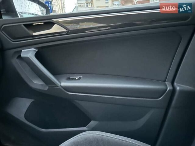Чорний Фольксваген Тігуан, об'ємом двигуна 1.98 л та пробігом 190 тис. км за 20500 $, фото 11 на Automoto.ua