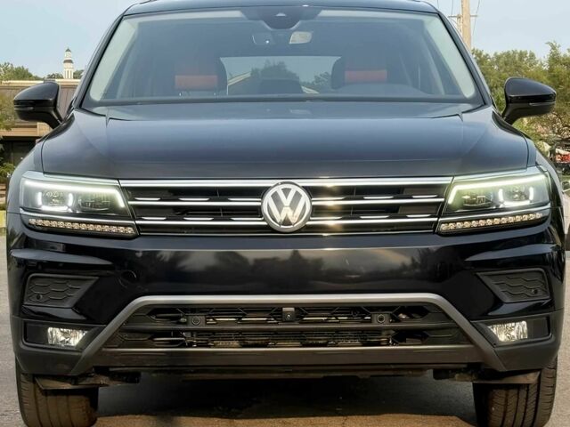 Чорний Фольксваген Тігуан, об'ємом двигуна 2 л та пробігом 34 тис. км за 11300 $, фото 1 на Automoto.ua
