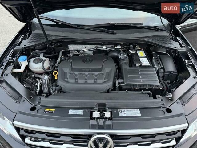 Чорний Фольксваген Тігуан, об'ємом двигуна 2 л та пробігом 74 тис. км за 19900 $, фото 36 на Automoto.ua