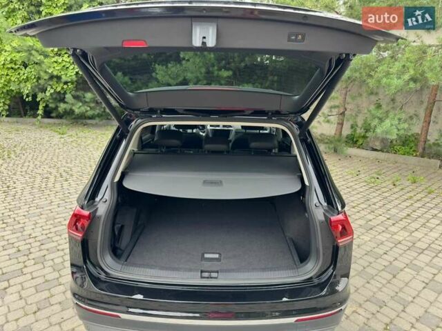 Чорний Фольксваген Тігуан, об'ємом двигуна 2 л та пробігом 223 тис. км за 27799 $, фото 16 на Automoto.ua