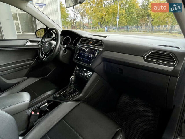 Черный Фольксваген Тигуан, объемом двигателя 1.98 л и пробегом 170 тыс. км за 22499 $, фото 9 на Automoto.ua