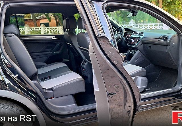 Чорний Фольксваген Тігуан, об'ємом двигуна 2 л та пробігом 237 тис. км за 27900 $, фото 7 на Automoto.ua