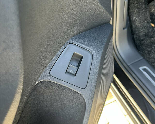 Черный Фольксваген Тигуан, объемом двигателя 2 л и пробегом 67 тыс. км за 26500 $, фото 29 на Automoto.ua