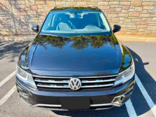 Черный Фольксваген Тигуан, объемом двигателя 2 л и пробегом 35 тыс. км за 14000 $, фото 1 на Automoto.ua