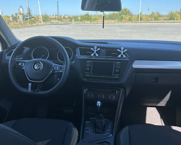 Чорний Фольксваген Тігуан, об'ємом двигуна 2 л та пробігом 76 тис. км за 18900 $, фото 16 на Automoto.ua