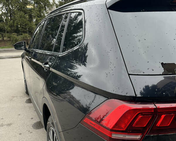 Черный Фольксваген Тигуан, объемом двигателя 2 л и пробегом 130 тыс. км за 18500 $, фото 4 на Automoto.ua