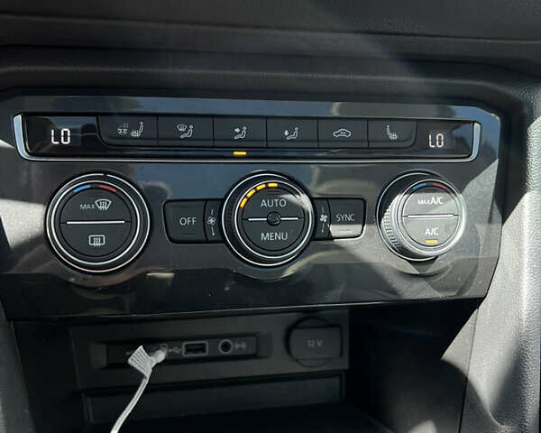 Черный Фольксваген Тигуан, объемом двигателя 1.98 л и пробегом 99 тыс. км за 20300 $, фото 27 на Automoto.ua