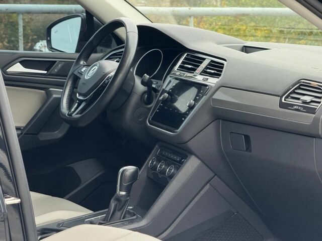 Чорний Фольксваген Тігуан, об'ємом двигуна 2 л та пробігом 117 тис. км за 19650 $, фото 23 на Automoto.ua