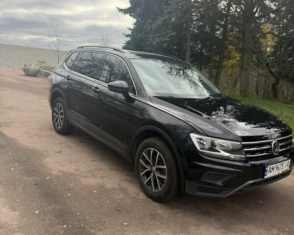 Чорний Фольксваген Тігуан, об'ємом двигуна 2 л та пробігом 159 тис. км за 19000 $, фото 2 на Automoto.ua