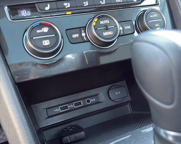 Черный Фольксваген Тигуан, объемом двигателя 2 л и пробегом 231 тыс. км за 16300 $, фото 29 на Automoto.ua