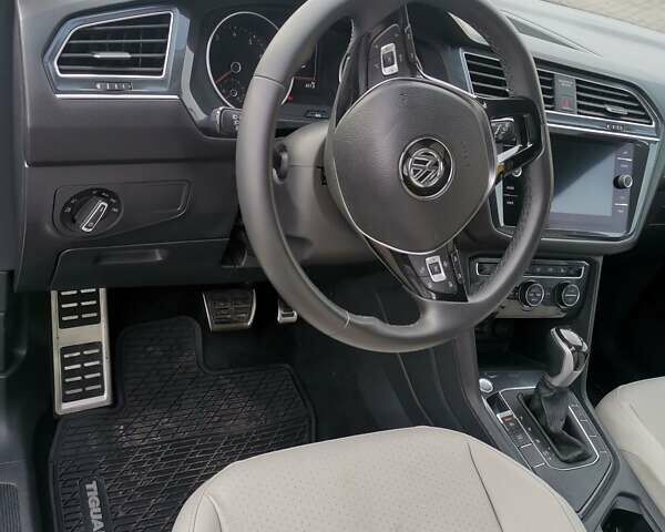 Черный Фольксваген Тигуан, объемом двигателя 2 л и пробегом 87 тыс. км за 20300 $, фото 9 на Automoto.ua