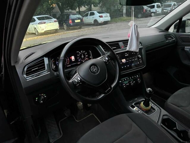 Черный Фольксваген Тигуан, объемом двигателя 2 л и пробегом 175 тыс. км за 23211 $, фото 11 на Automoto.ua