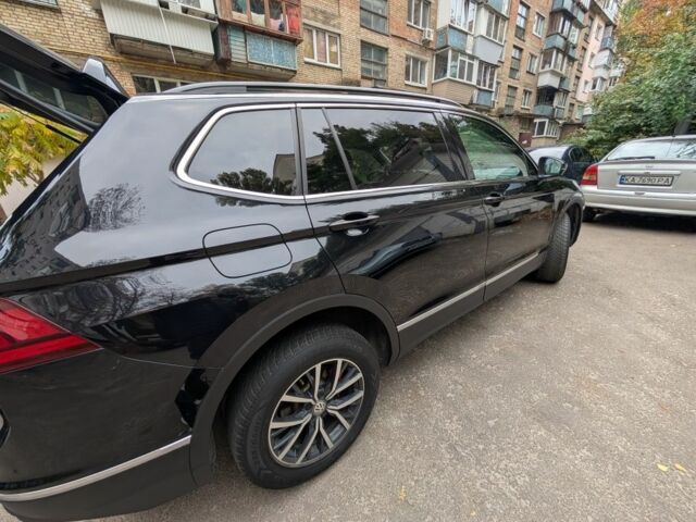 Черный Фольксваген Тигуан, объемом двигателя 2 л и пробегом 53 тыс. км за 20000 $, фото 3 на Automoto.ua