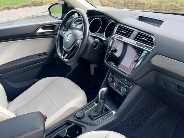 Черный Фольксваген Тигуан, объемом двигателя 2 л и пробегом 76 тыс. км за 9300 $, фото 5 на Automoto.ua