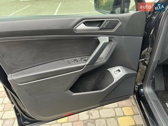 Чорний Фольксваген Тігуан, об'ємом двигуна 2 л та пробігом 124 тис. км за 19500 $, фото 30 на Automoto.ua