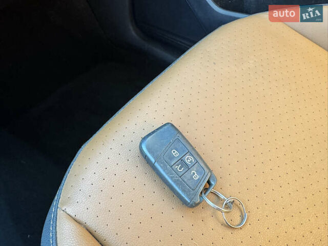 Черный Фольксваген Тигуан, объемом двигателя 2 л и пробегом 133 тыс. км за 11900 $, фото 28 на Automoto.ua