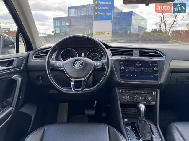 Чорний Фольксваген Тігуан, об'ємом двигуна 2 л та пробігом 109 тис. км за 18950 $, фото 22 на Automoto.ua