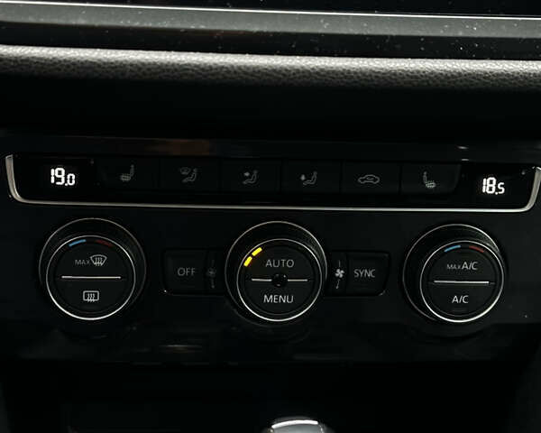 Черный Фольксваген Тигуан, объемом двигателя 1.98 л и пробегом 40 тыс. км за 21500 $, фото 10 на Automoto.ua