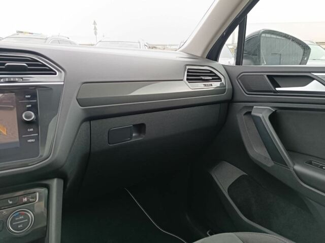 Черный Фольксваген Тигуан, объемом двигателя 2 л и пробегом 190 тыс. км за 23200 $, фото 26 на Automoto.ua