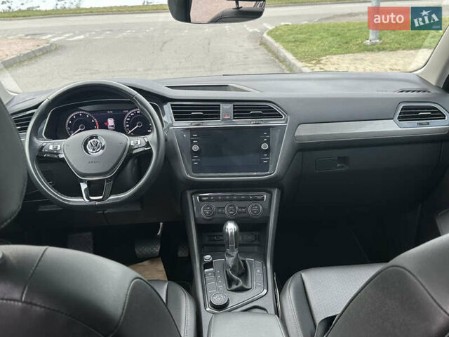 Черный Фольксваген Тигуан, объемом двигателя 2 л и пробегом 43 тыс. км за 19650 $, фото 27 на Automoto.ua