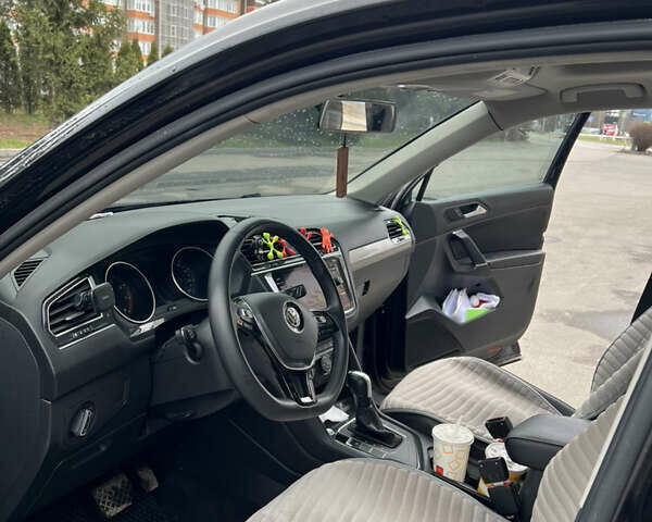 Черный Фольксваген Тигуан, объемом двигателя 2 л и пробегом 130 тыс. км за 18500 $, фото 17 на Automoto.ua