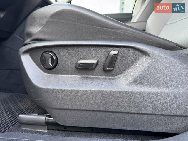 Чорний Фольксваген Тігуан, об'ємом двигуна 2 л та пробігом 109 тис. км за 18950 $, фото 20 на Automoto.ua