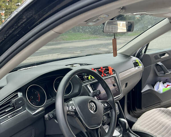 Черный Фольксваген Тигуан, объемом двигателя 2 л и пробегом 130 тыс. км за 18500 $, фото 19 на Automoto.ua