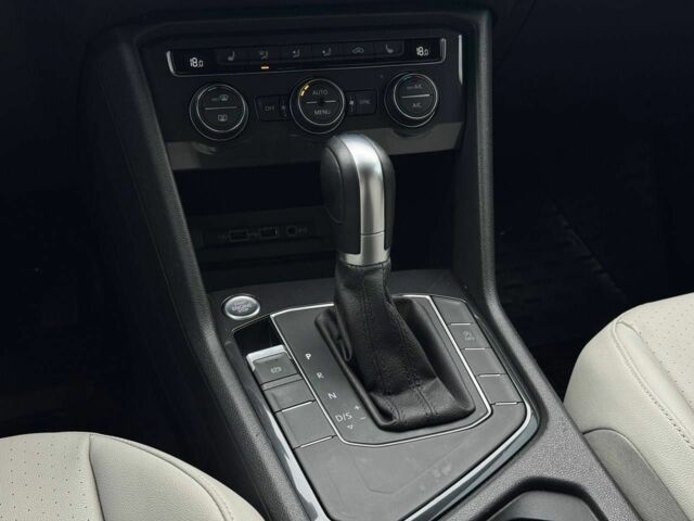 Чорний Фольксваген Тігуан, об'ємом двигуна 2 л та пробігом 117 тис. км за 19650 $, фото 13 на Automoto.ua