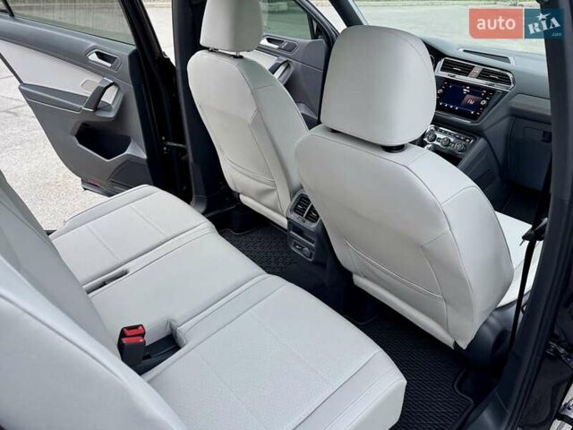 Чорний Фольксваген Тігуан, об'ємом двигуна 2 л та пробігом 74 тис. км за 19900 $, фото 31 на Automoto.ua