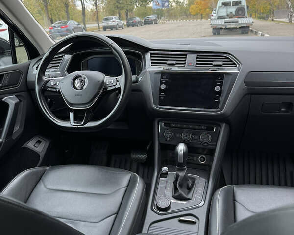 Черный Фольксваген Тигуан, объемом двигателя 1.98 л и пробегом 103 тыс. км за 31000 $, фото 9 на Automoto.ua