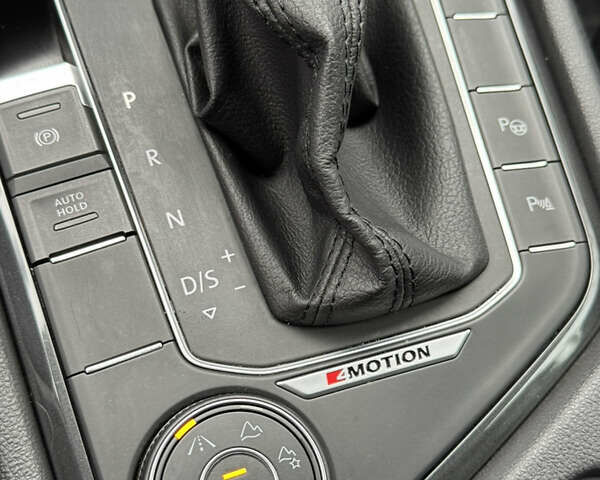 Черный Фольксваген Тигуан, объемом двигателя 1.98 л и пробегом 103 тыс. км за 31000 $, фото 19 на Automoto.ua