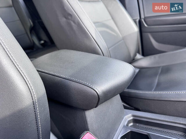 Чорний Фольксваген Тігуан, об'ємом двигуна 2 л та пробігом 109 тис. км за 18950 $, фото 25 на Automoto.ua