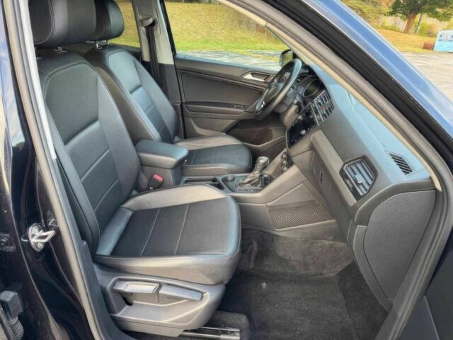 Черный Фольксваген Тигуан, объемом двигателя 2 л и пробегом 43 тыс. км за 11400 $, фото 8 на Automoto.ua