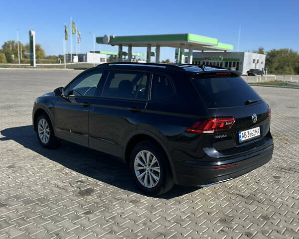 Чорний Фольксваген Тігуан, об'ємом двигуна 2 л та пробігом 76 тис. км за 18900 $, фото 2 на Automoto.ua