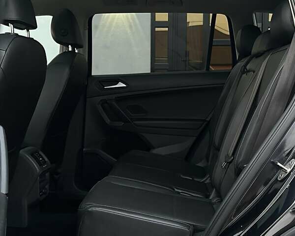 Чорний Фольксваген Тігуан, об'ємом двигуна 2 л та пробігом 200 тис. км за 15900 $, фото 44 на Automoto.ua