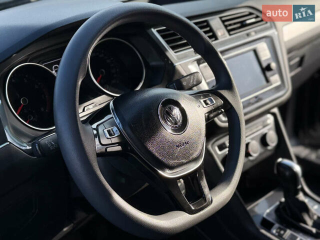 Черный Фольксваген Тигуан, объемом двигателя 2 л и пробегом 70 тыс. км за 16700 $, фото 16 на Automoto.ua