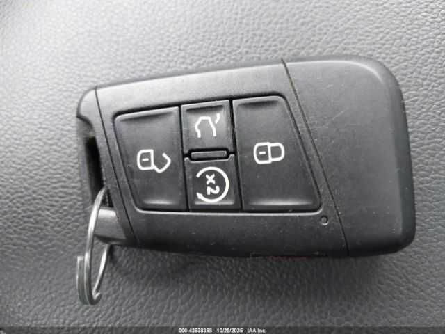 Черный Фольксваген Тигуан, объемом двигателя 2 л и пробегом 42 тыс. км за 14000 $, фото 10 на Automoto.ua